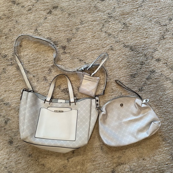Steve Madden White Logo Handbag with Clutch and Keychain Card Holder - Picture 4 of 7